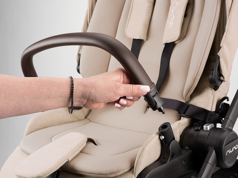 Nuna SWIV Stroller in Biscotti