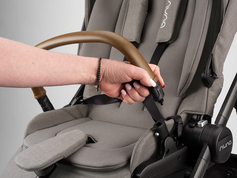 Nuna SWIV Stroller in Granite